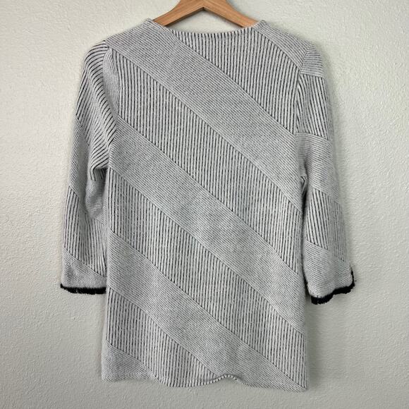Chico's Diagonal Stripe White Black Fuzzy Soft 3/4 Sleeve Sweater Size 1-Medium - Picture 8 of 8
